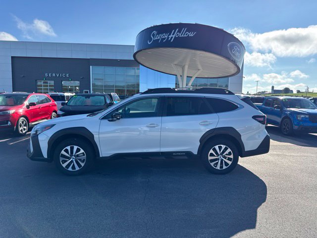 Used 2025 Subaru Outback Premium AWD/4WD image 2