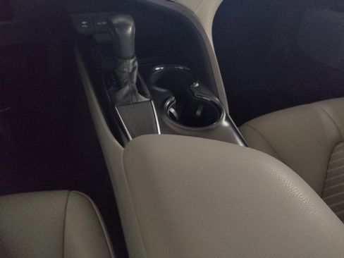 Used 2018 Toyota Camry SE FWD image 26