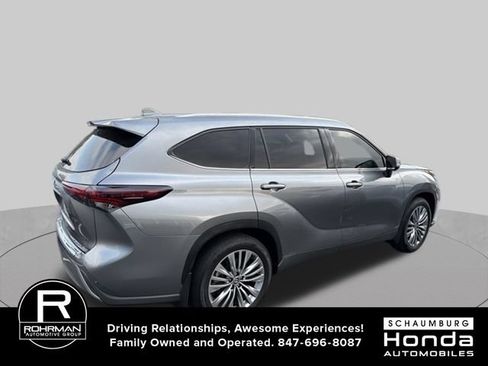 Used 2026 Toyota Highlander Platinum AWD/4WD image 3
