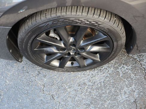 Used 2018 MAZDA MAZDA3 Grand Touring w/ Premium Equipment Package FWD image 26