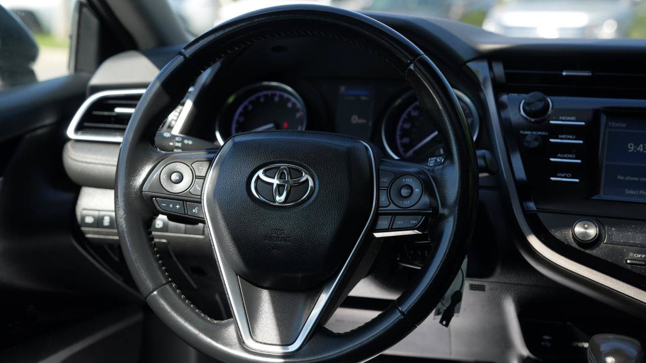 Used 2018 Toyota Camry SE w/ Moonroof Package FWD image 9