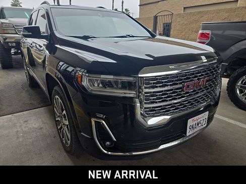 Used 2023 GMC Acadia Denali image 2
