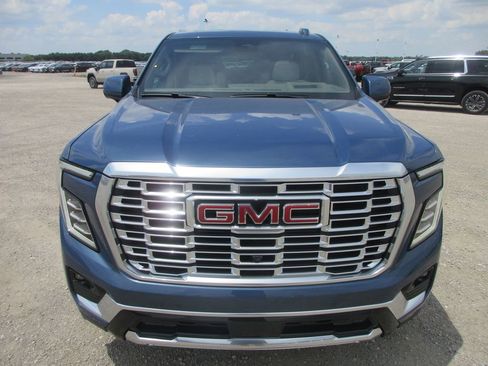 New 2026 GMC Yukon Denali w/ Denali Reserve Package AWD/4WD image 10