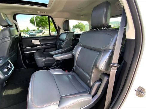 Used 2025 Ford Expedition Active AWD/4WD image 19
