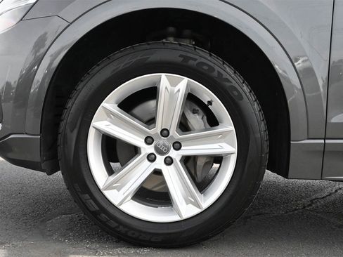 Used 2019 Audi Q8 Premium image 26