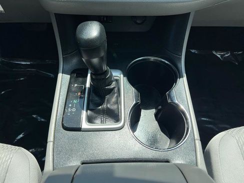 Used 2015 Toyota Highlander LE FWD image 18