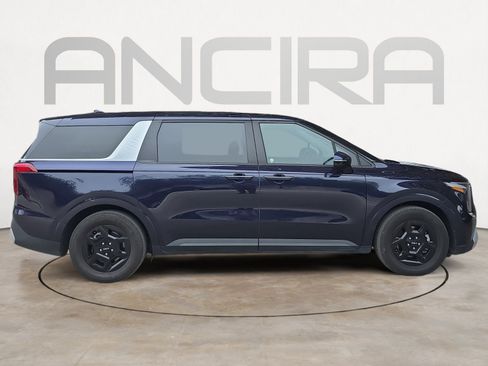 Used 2025 Kia Carnival image 8