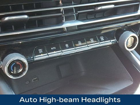 Used 2025 Chevrolet Traverse LT AWD/4WD image 14