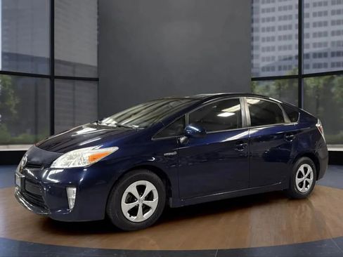 Used 2015 Toyota Prius Two image 4