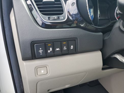 Used 2019 Kia Sedona EX w/ EX Premium Package image 15