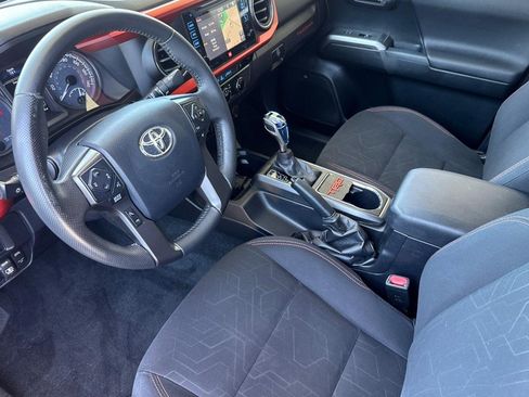 Certified 2017 Toyota Tacoma TRD Sport RWD image 4