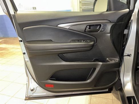 Certified 2025 Honda Passport EX-L image 30