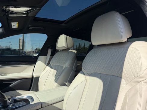 Used 2021 BMW 740i w/ M Sport Package image 12