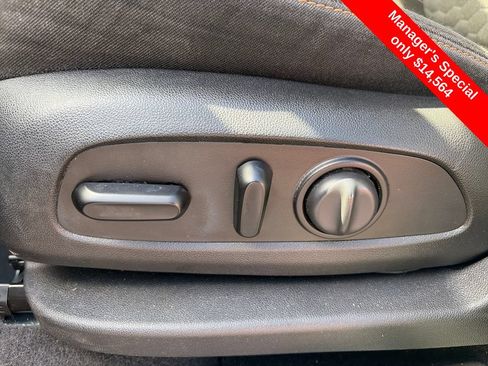 Used 2019 Chevrolet Equinox LT FWD image 15