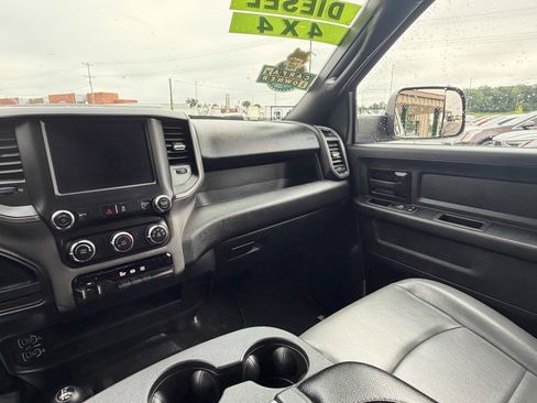 Used 2022 RAM 3500 Tradesman w/ Chrome Appearance Group AWD/4WD image 15