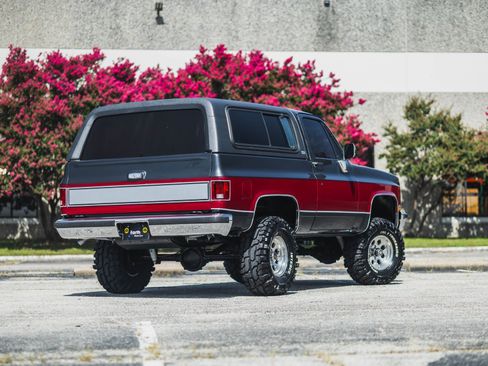 Used 1990 GMC Jimmy 4WD 6.0L LS Engine - Custom Bu image 10