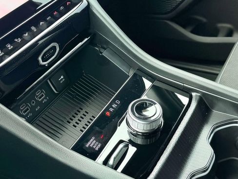 New 2026 Jeep Grand Cherokee L 4WD image 23