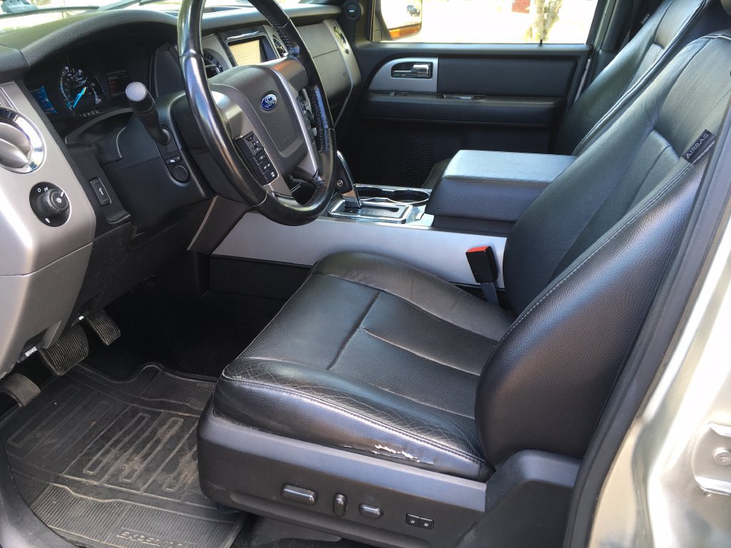 Used 2017 Ford Expedition Limited w/ Equipment Group 301A AWD/4WD image 24