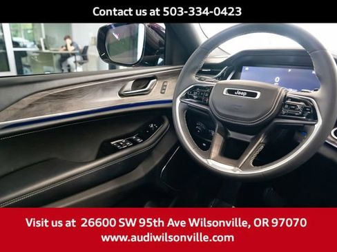 Used 2023 Jeep Grand Cherokee Overland AWD/4WD image 12