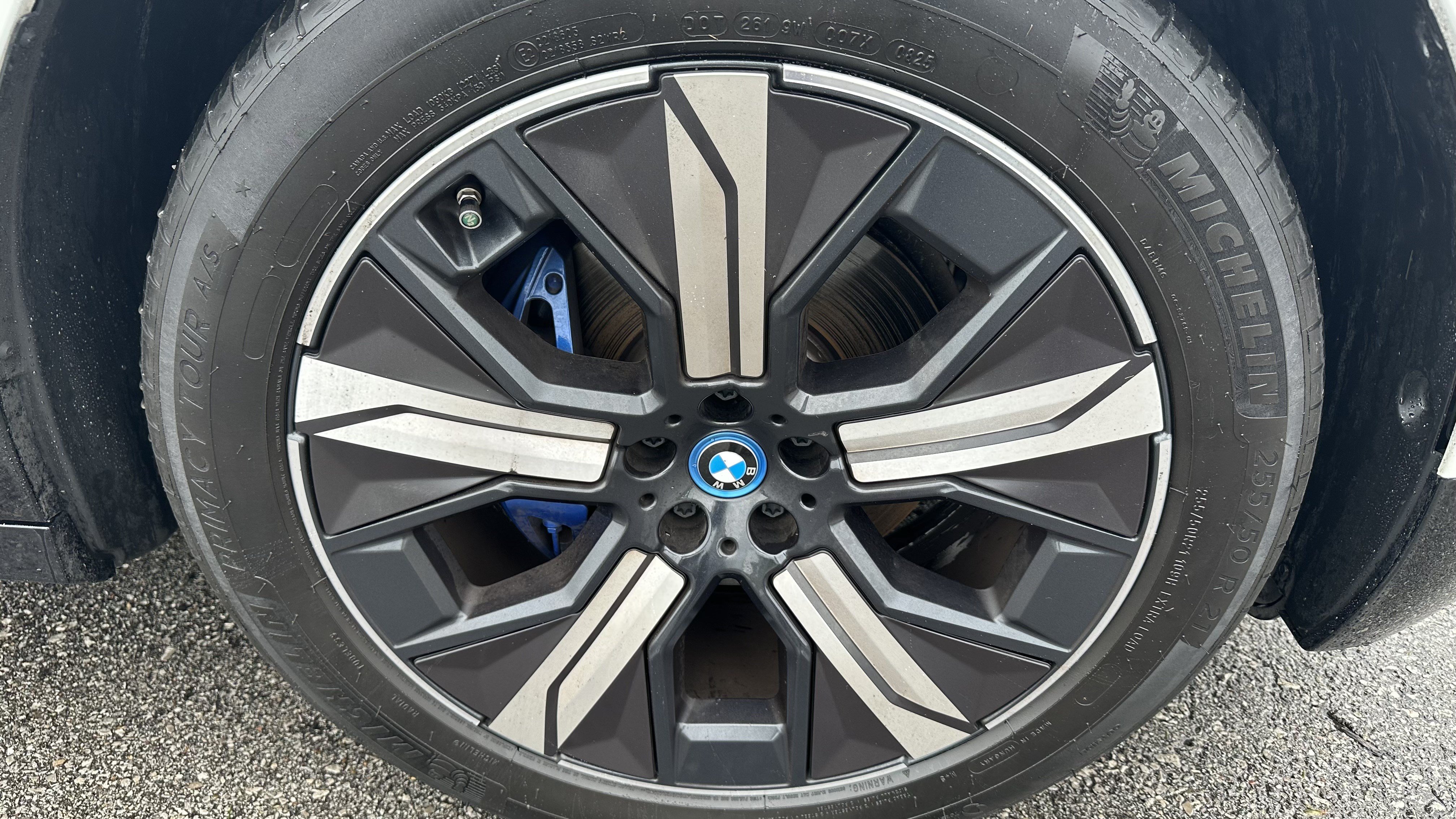 Certified 2024 BMW iX xDrive50 w/ Sport Package AWD/4WD image 15