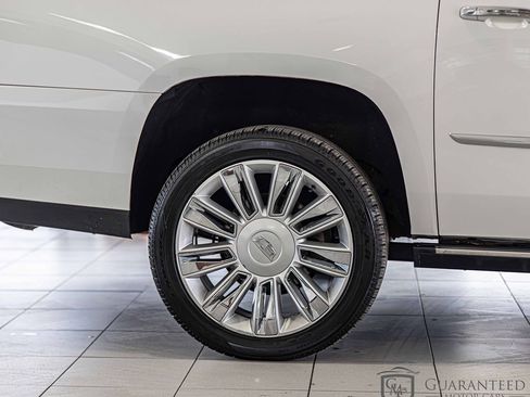 Used 2019 Cadillac Escalade ESV Platinum image 12