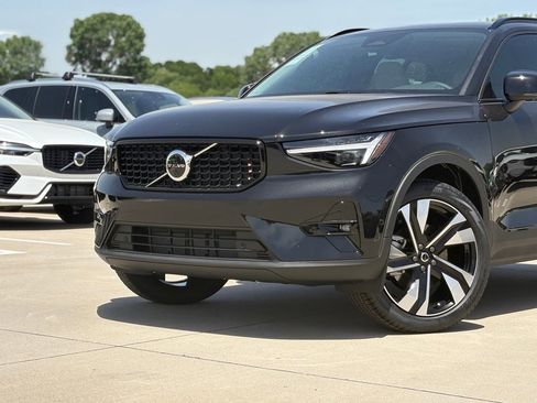 New 2025 Volvo XC40 B5 Plus w/ Protection Package Premier image 7