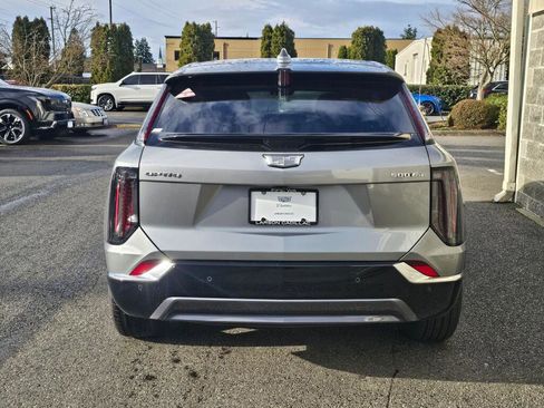 New 2026 Cadillac Optiq Luxury 2 image 6