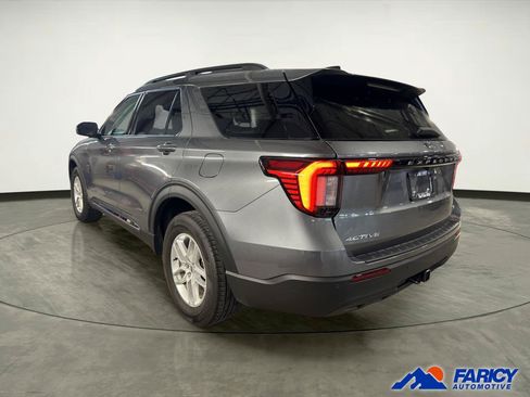 Used 2025 Ford Explorer Active AWD/4WD image 2