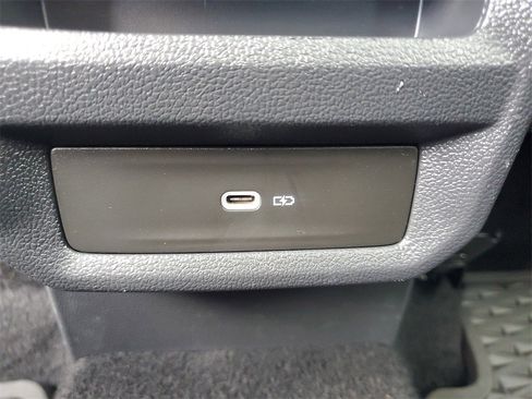 Used 2022 Volkswagen Taos SE image 53