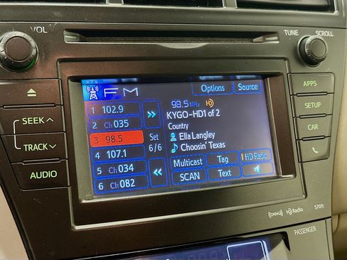 Used 2014 Toyota Prius V Five FWD image 21