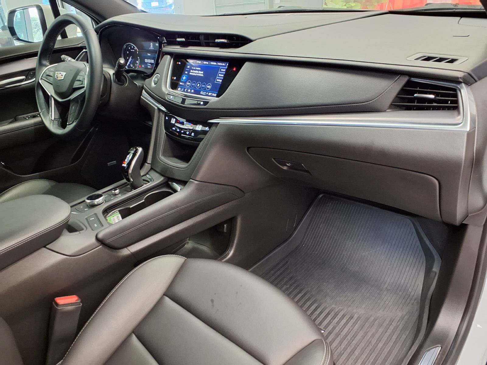 Certified 2024 Cadillac XT5 Luxury FWD image 9