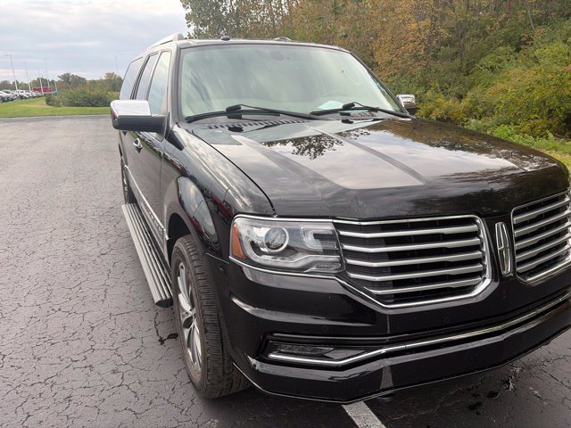 Used 2017 Lincoln Navigator L Select AWD/4WD image 7