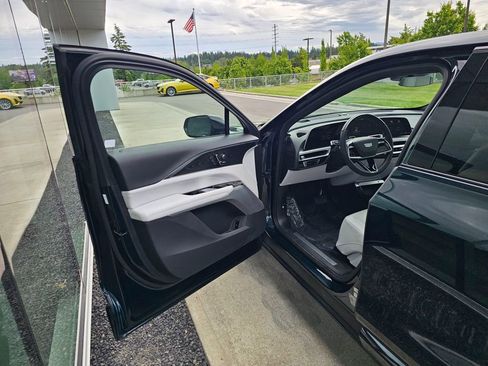 Used 2024 Cadillac Lyriq Sport AWD/4WD image 18