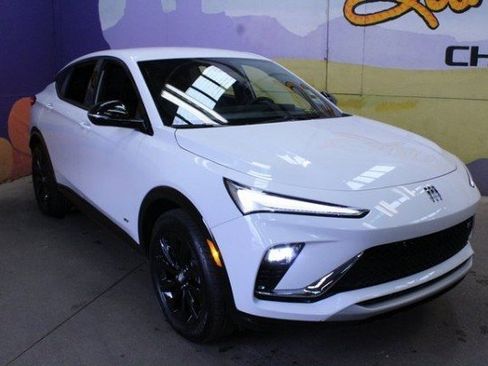 Used 2025 Buick Envista Sport Touring image 2