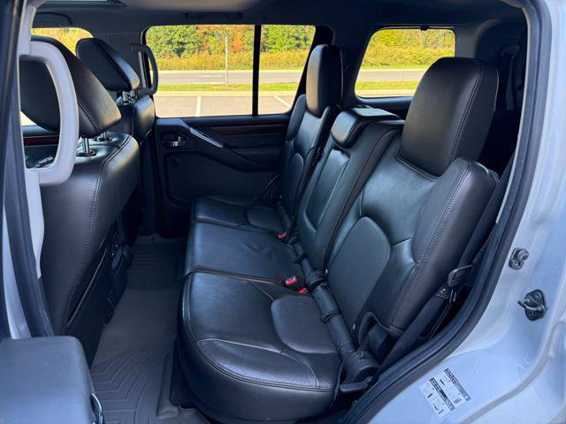 Used 2012 Nissan Pathfinder LE AWD/4WD image 19