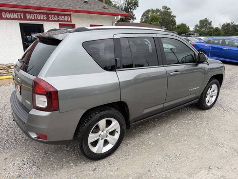 Used 2014 Jeep Compass Latitude AWD/4WD image 3