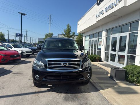 Used 2014 INFINITI QX80 4WD w/ Deluxe Touring Package image 8
