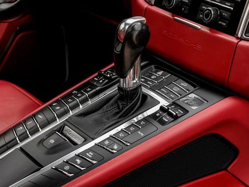 Used 2016 Porsche Macan Turbo image 24