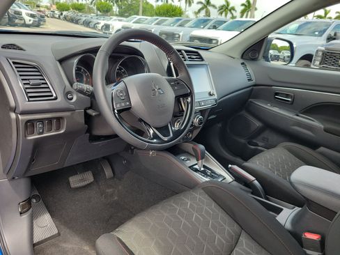 Used 2025 Mitsubishi Outlander Sport LE AWD/4WD image 12
