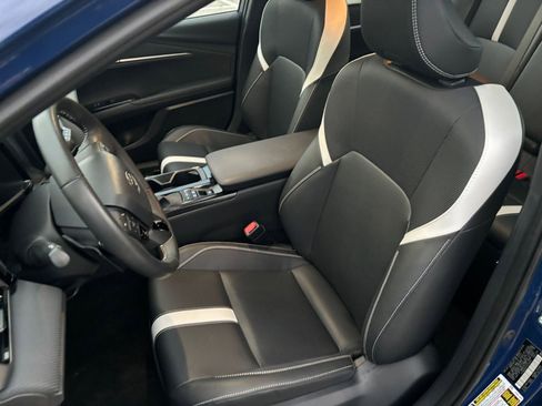 Used 2025 Toyota Camry SE image 36