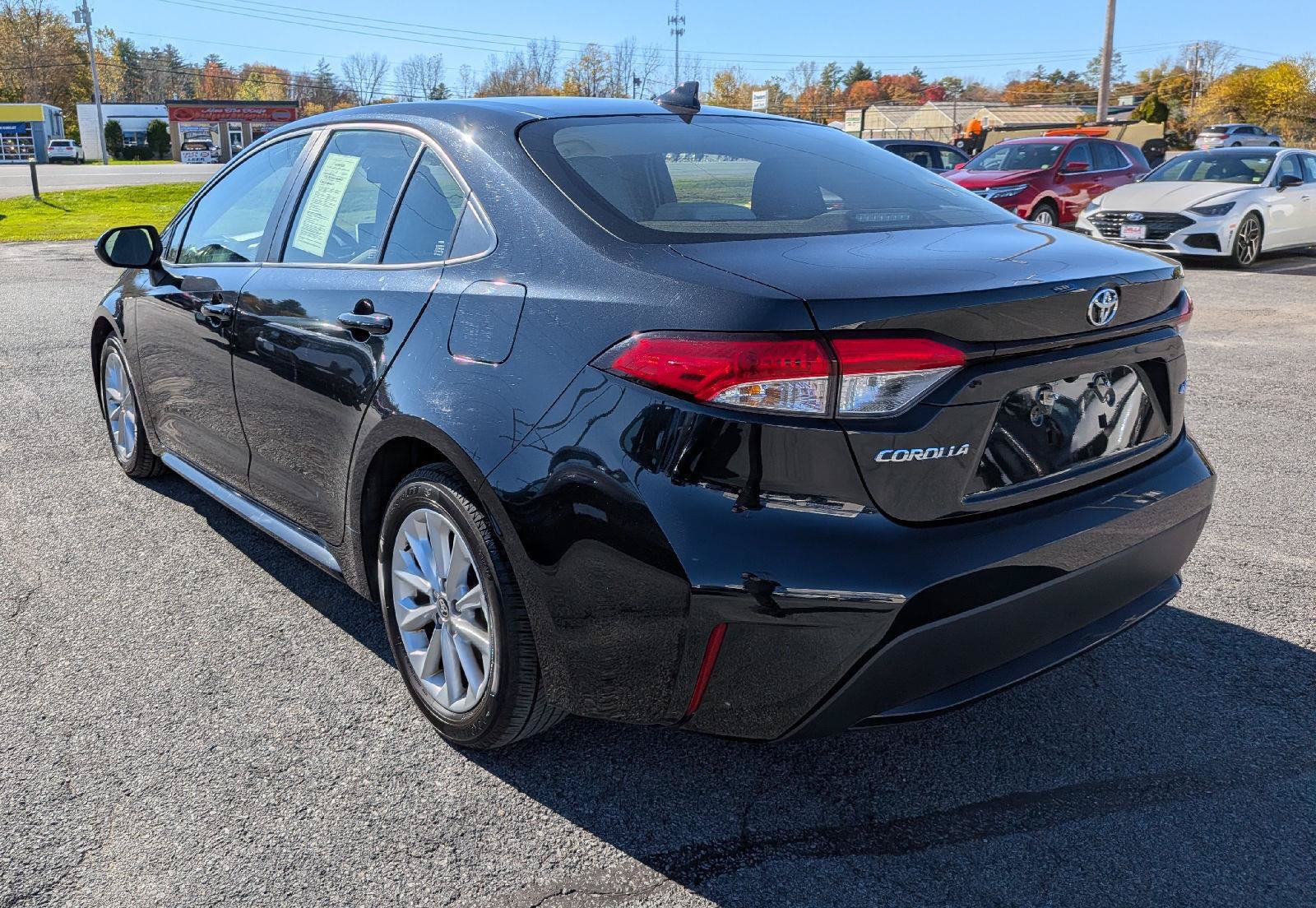 Used 2021 Toyota Corolla LE w/ LE Convenience Package FWD image 8