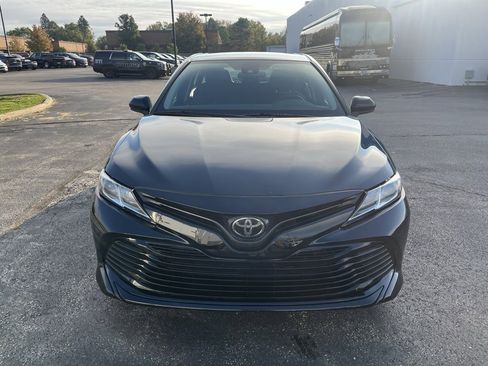 Used 2020 Toyota Camry LE image 2