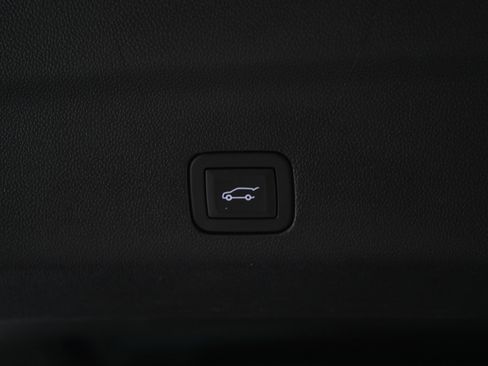 Used 2025 GMC Yukon Denali AWD/4WD image 17
