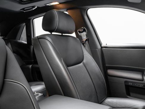 Used 2015 Rolls-Royce Ghost image 21