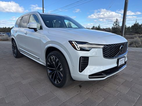 New 2026 Volvo XC90 T8 Ultra w/ Lounge Package AWD/4WD image 2