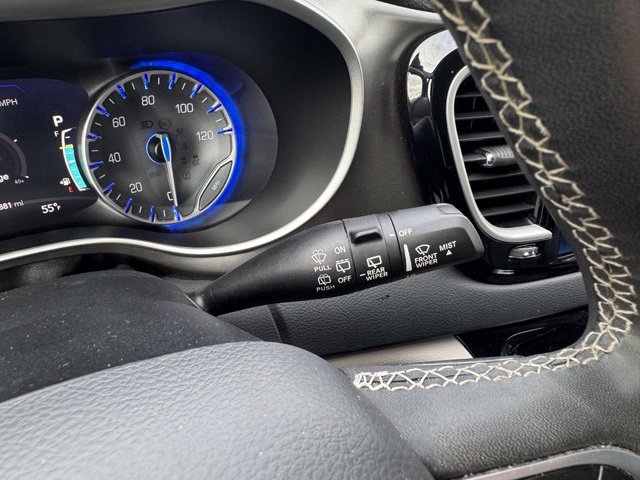 Used 2023 Chrysler Pacifica Touring-L FWD image 31