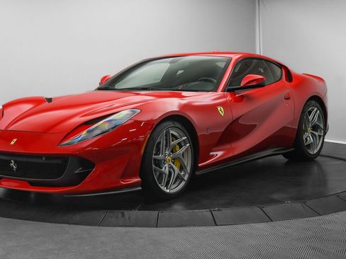 Used 2018 Ferrari 812 Superfast RWD image 3