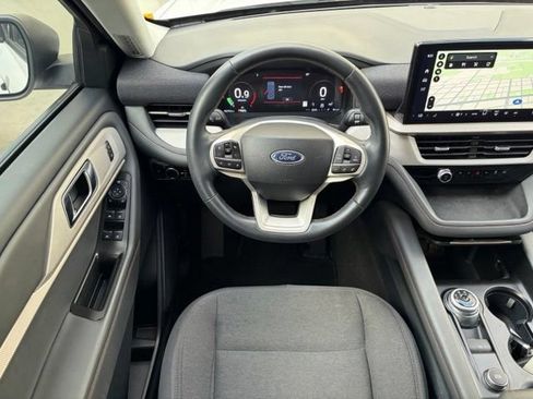 Used 2025 Ford Explorer Active RWD image 11