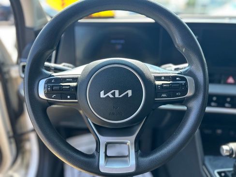Used 2023 Kia Sportage LX image 11