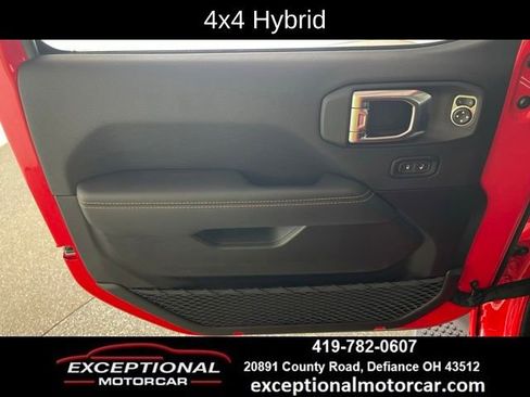 Used 2025 Jeep Wrangler Unlimited Sahara AWD/4WD image 34